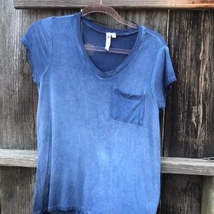 NWOT Cable & Gauge V-Neck Swing Body Pocket Tee w/ Hi-Low Hem szM